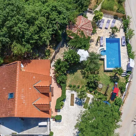 Pet Friendly In With Jacuzzi * Zmijavci