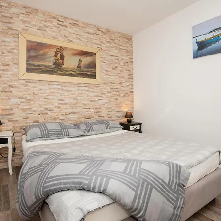 Pet Friendly In With Jacuzzi